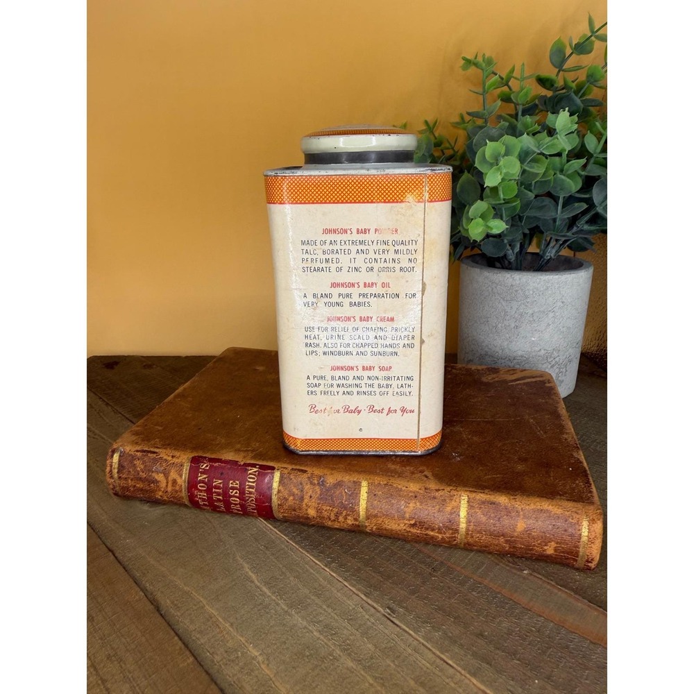 Vintage Johnson's Baby Powder Tin 10 oz Metal Shaker Collectible Advertising - Picture 2 of 6